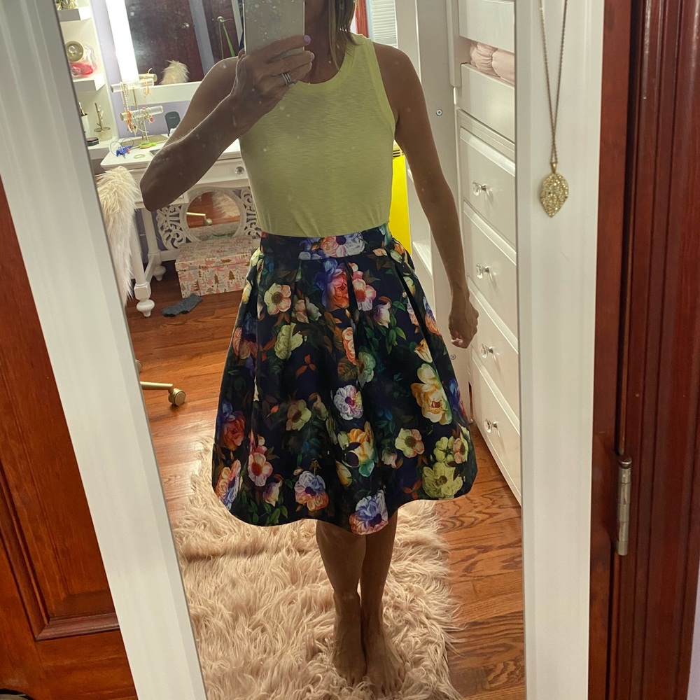 Women’s full floral skirt. NWT size small.